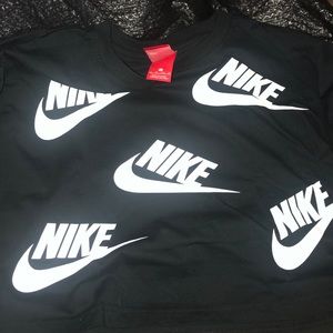 Crop Nike shirt